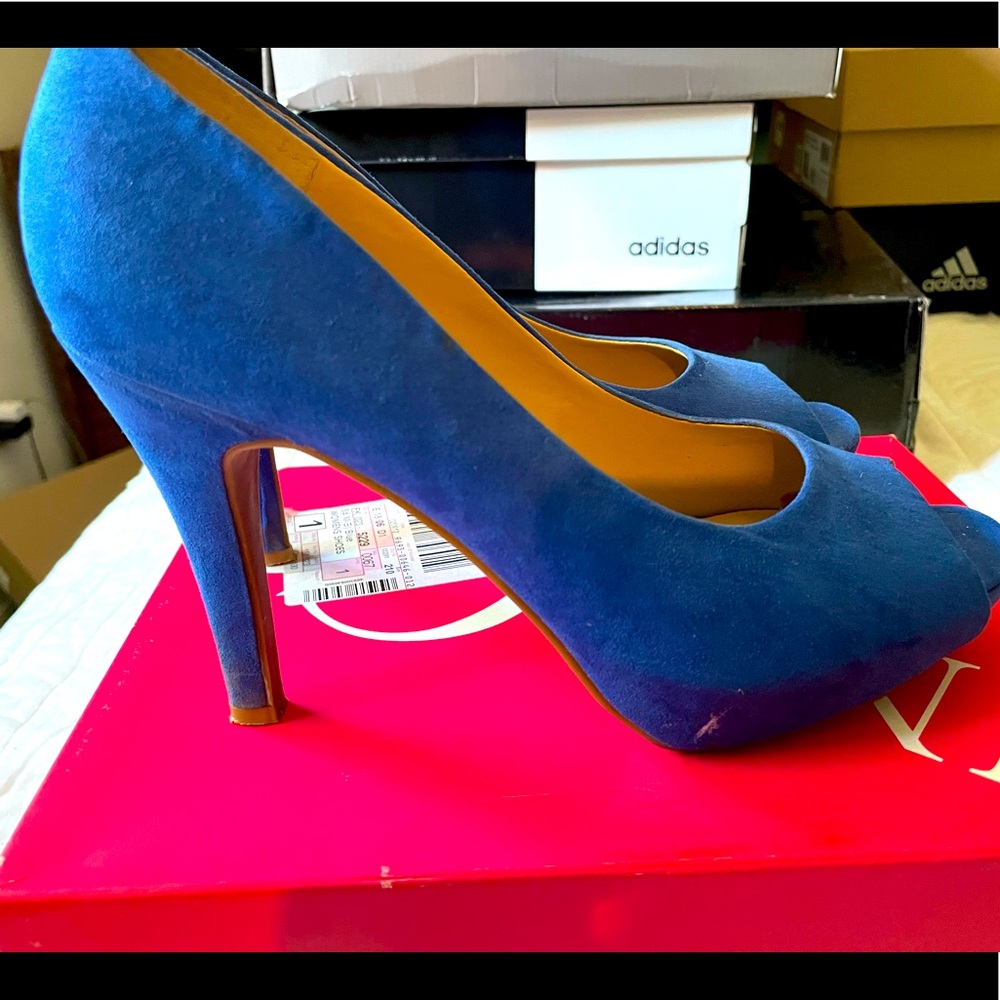 Nine & Co blue suede heels